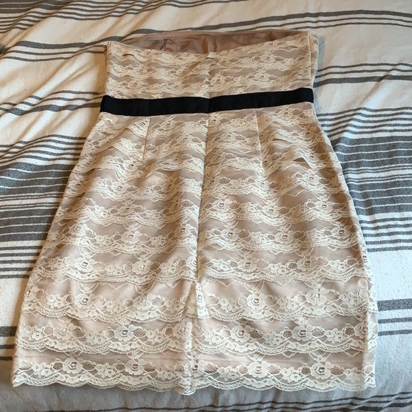 Robe de soirée en dentelle - Picture 2 of 3